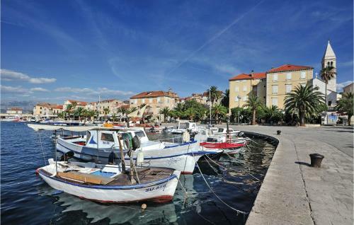 Two-bedroom Apartment In Supetar