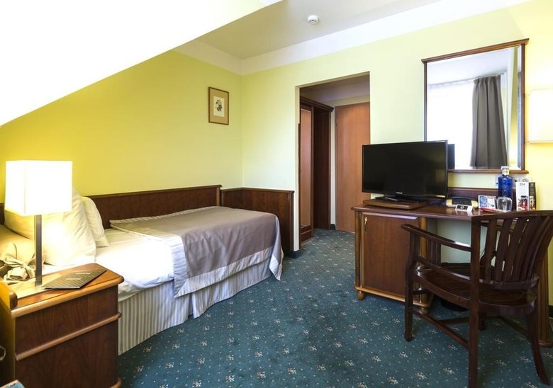 Hotel Selsky Dvur - Bohemian Village Courtyard
