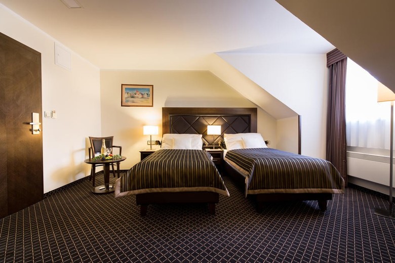 Hotel Selsky Dvur - Bohemian Village Courtyard