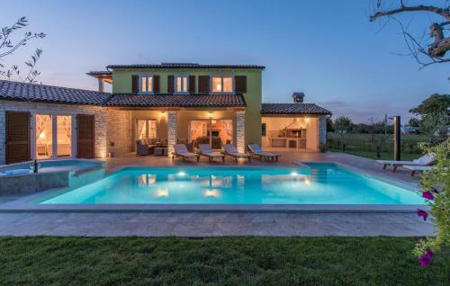 Villa Gardenia With Pool, Garden And Jacuzzi