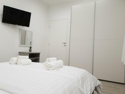 Spacious Apartment Loni - Unique Landmark
