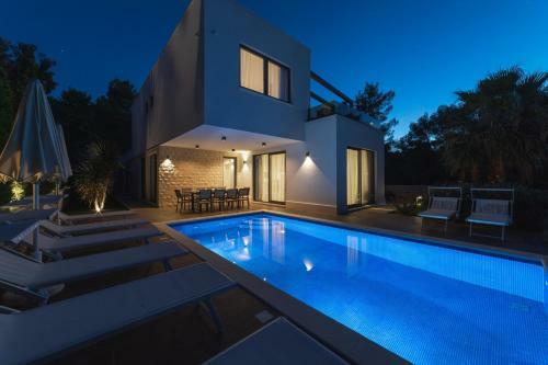 Beachfront Villa Sunce On Ciovo Island