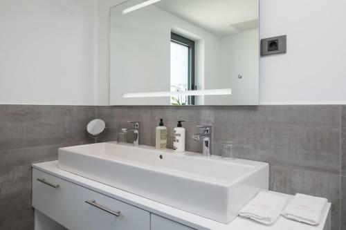 Luxury Apartments Baoti?