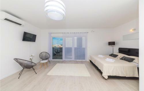 Four-bedroom Holiday Home In Seget Donji