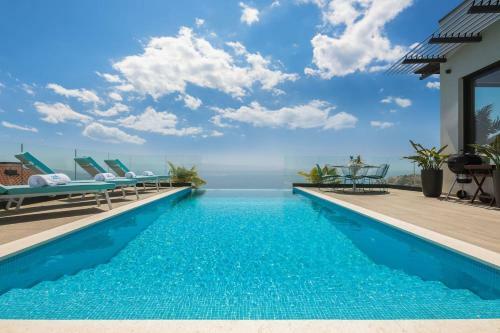 Luxury Villa Riva With Infinity Pool