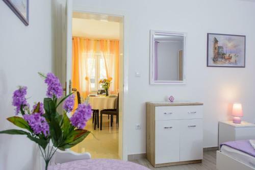 Holiday Home Mirjana - With Garden