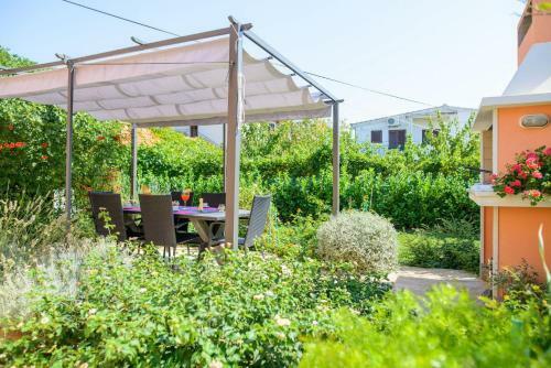 Holiday Home Mirjana - With Garden