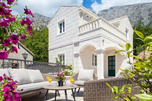 Villa Roko A Luxury Villa In Tucepi, Heated Pool