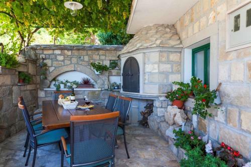 Holiday House Jasminka In Tucepi, Sea View