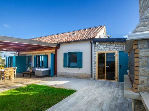 Holiday Home Villa Bugenvila