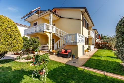Hostal Apartments Franeli?