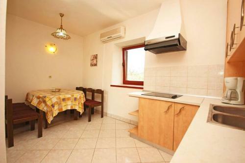 Holiday House With Spacious Garden And Pool