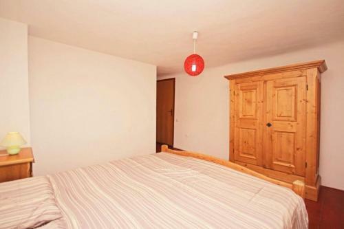 Holiday House With Spacious Garden And Pool