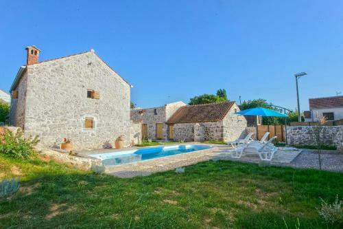 Heritage House With Heated Pool Vrime