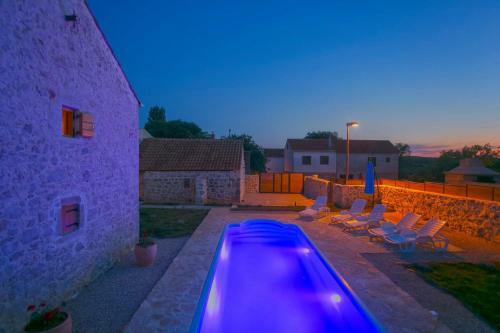 Heritage House With Heated Pool Vrime