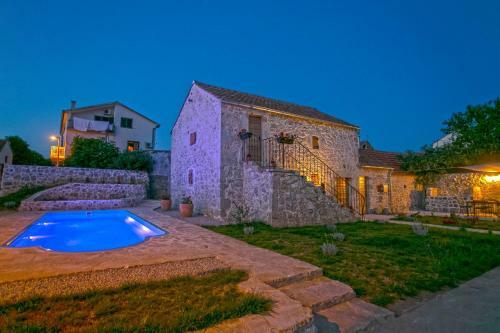 Heritage House With Heated Pool Vrime