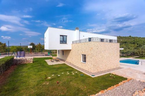 Modern Villa M30 With Private Pool, 3 En-suite Bedrooms