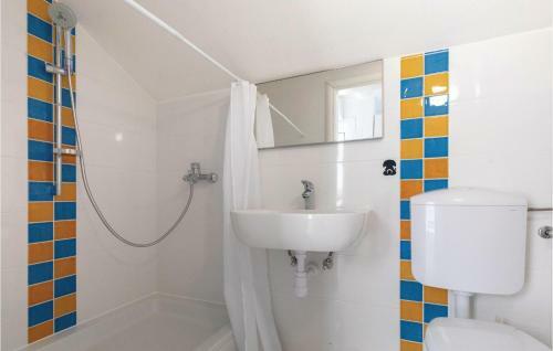 Amazing Apartment In Komarna W/ Wifi