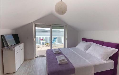 Amazing Apartment In Komarna W/ Wifi
