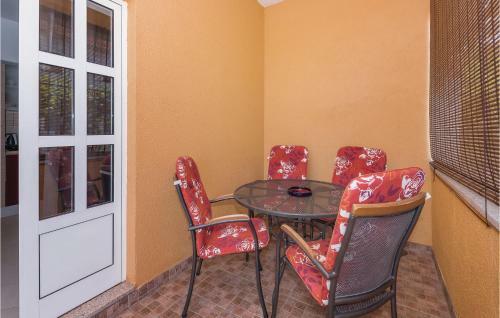 Two-bedroom Holiday Home In Brodarica