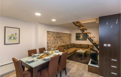 Three-bedroom Holiday Home In Vinjani Donji