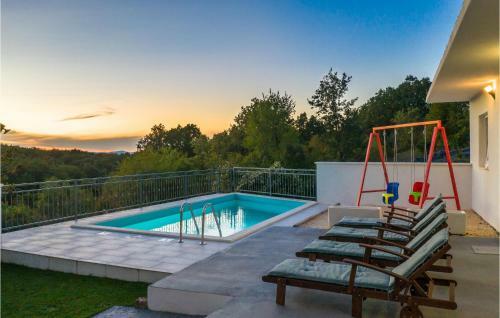Three-bedroom Holiday Home In Vinjani Donji