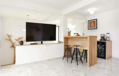 Seven-bedroom Holiday Home In Zaboric