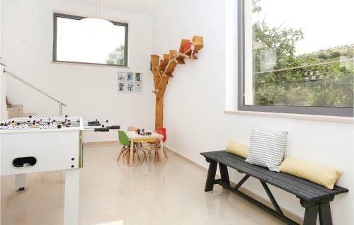 Seven-bedroom Holiday Home In Zaboric
