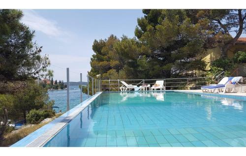 Seven-bedroom Holiday Home In Zaboric