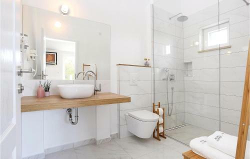 Seven-bedroom Holiday Home In Zaboric