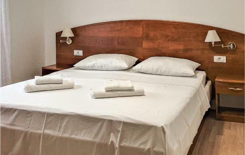 Nice Apartment In Rab With Wifi And 2 Bedrooms
