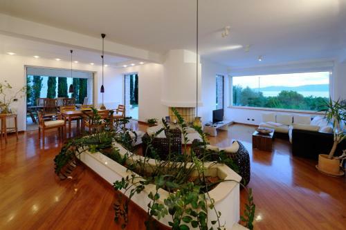 Villa Kamik With Swimming Pool And Sea View