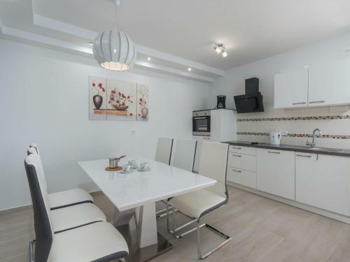 Holiday Home Roman - Nvg167