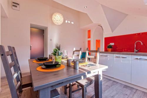 Luxury Paulay Street Apartment
