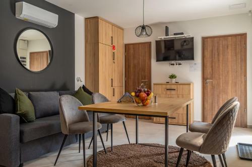 H&h Apartments Poroszl�