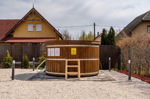 H&h Apartments Poroszl�