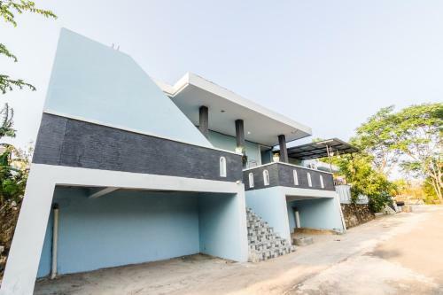 Hotel Oyo Life 2911 Merpati Kost