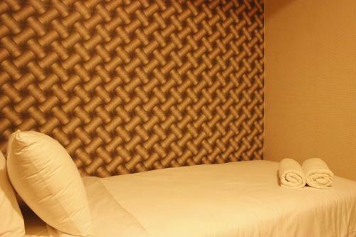 Classic 2br Apartment At Gateway Pasteur Near Exit Toll By Travelio