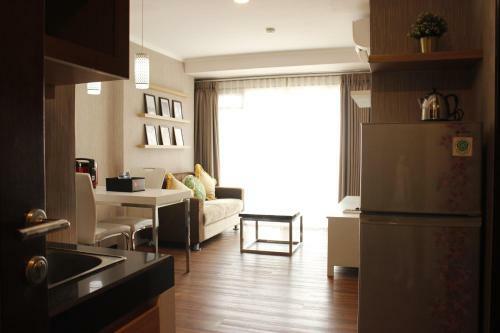 Classic 2br Apartment At Gateway Pasteur Near Exit Toll By Travelio
