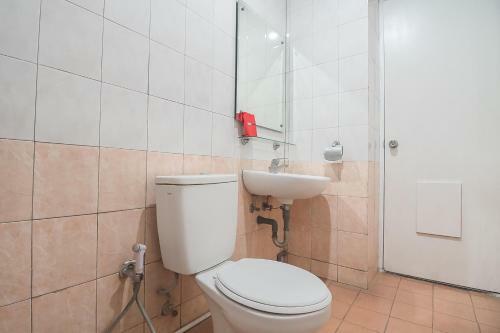 Hotel Reddoorz Near Setrasari Mall 2