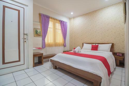 Hotel Reddoorz Near Setrasari Mall 2