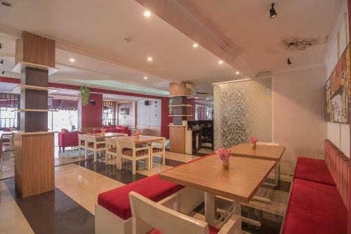 Hotel Reddoorz Near Setrasari Mall 2