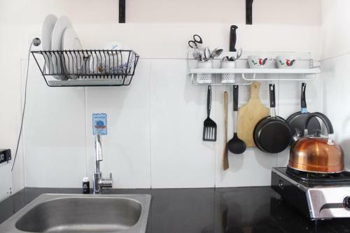Spacious And Well Appointed 2br @ Gateway Pasteur Apartment By Travelio