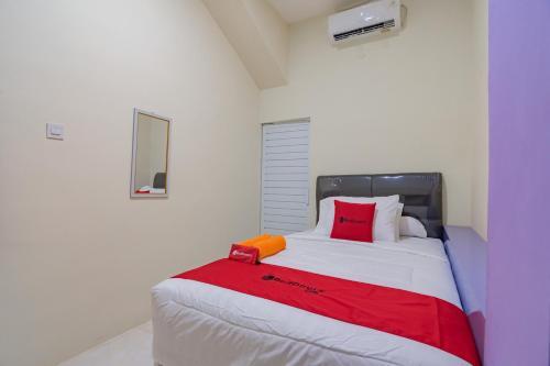 Hotel Reddoorz Near Trans Studio Bandung 3