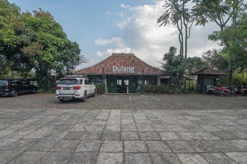 Hotel Reddoorz Resort @ Lembang 2
