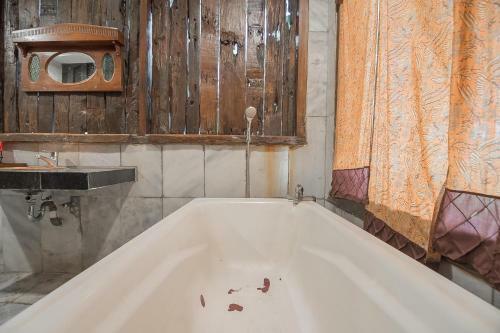 Hotel Reddoorz Resort @ Lembang 2