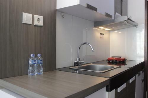 Strategic & Stylish Studio Gateway Pasteur Apartment Near Pasteur Exit Toll By Travelio