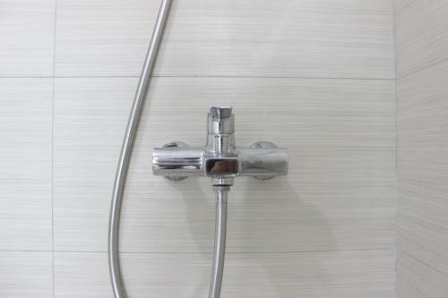 Homey 3br Apartment At Gateway Pasteur Near Exit Toll By Travelio