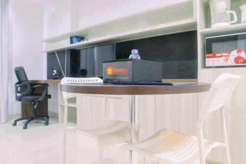 Spacious Studio Apartment @ Azalea Suites By Travelio