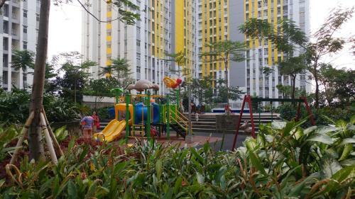 Minimalist 2br Apartment The Springlake Summarecon By Travelio